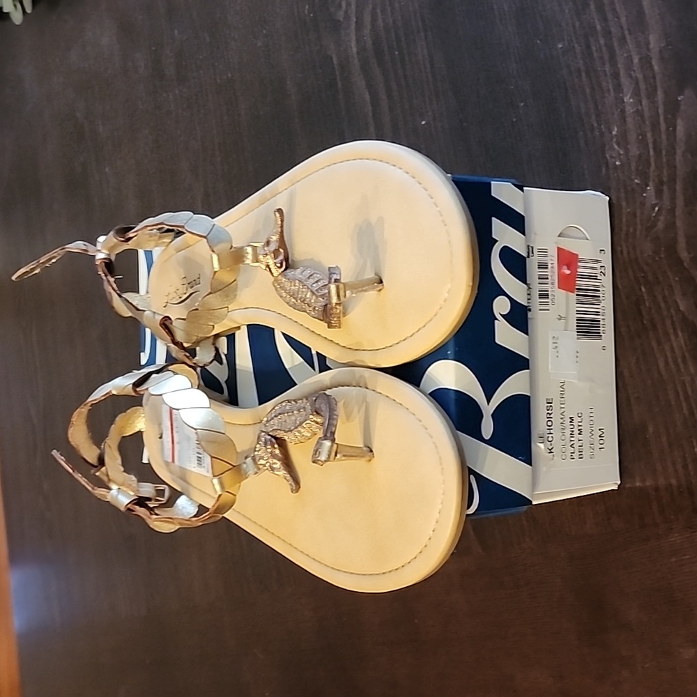 NIB Lucky Brand chorse sandal with seahorse detail in platinum size 10